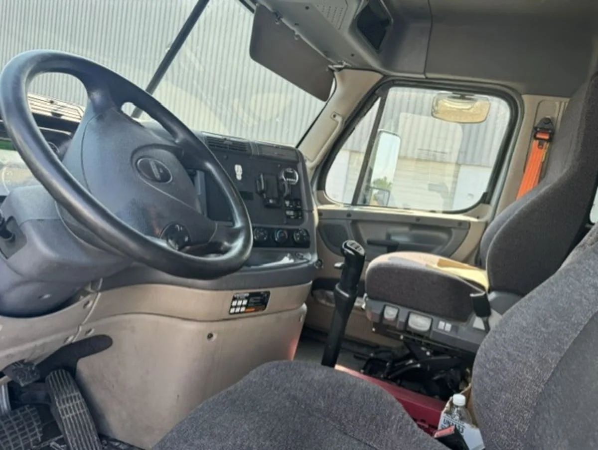 2017 Freightliner Cascadia in Springfield, MA — photo 7