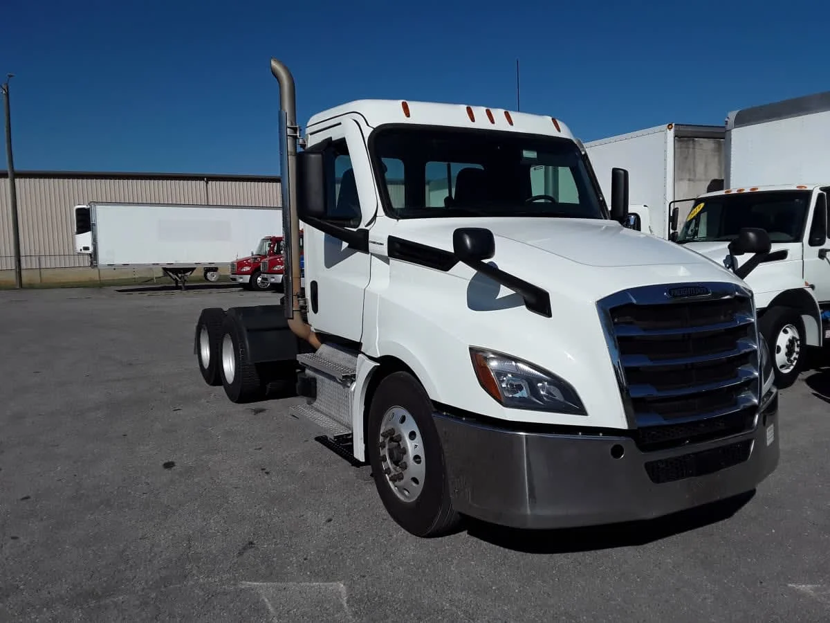 2021 Freightliner Cascadia - image 3