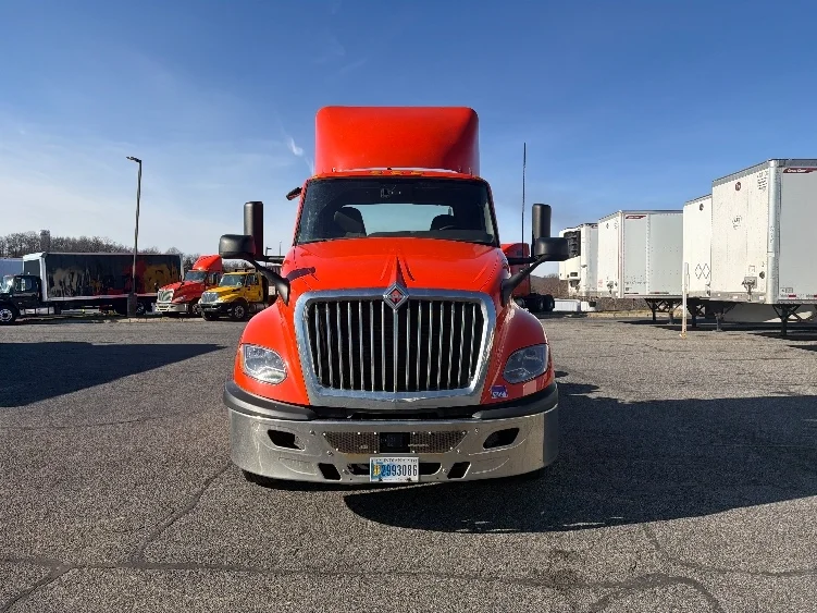 2021 International LT - image 2