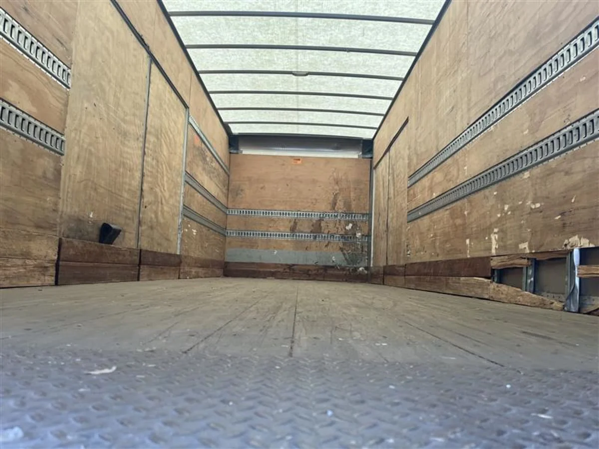 2019 Freightliner M2 106 - image 8