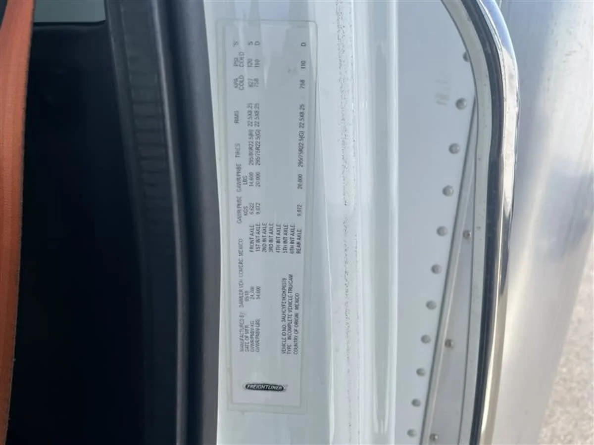 2019 Freightliner M2 106 - image 10