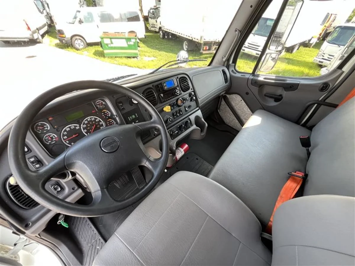 2019 Freightliner M2 106 - image 7
