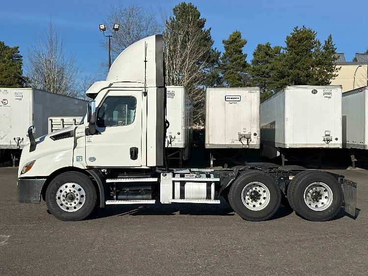 2021 Freightliner Cascadia in Wilsonville, OR — photo 4