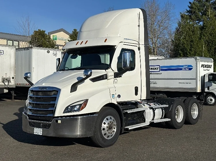 2021 Freightliner Cascadia in Wilsonville, OR — photo 3