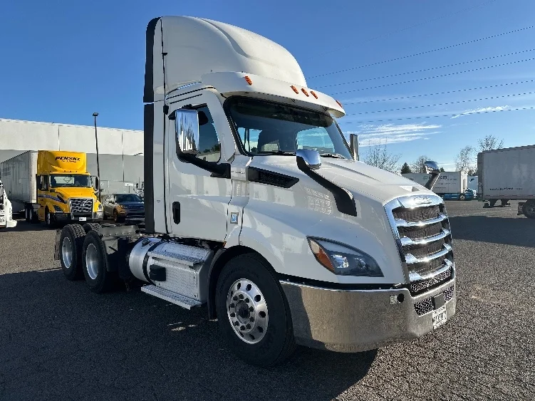 2021 Freightliner Cascadia in Wilsonville, OR