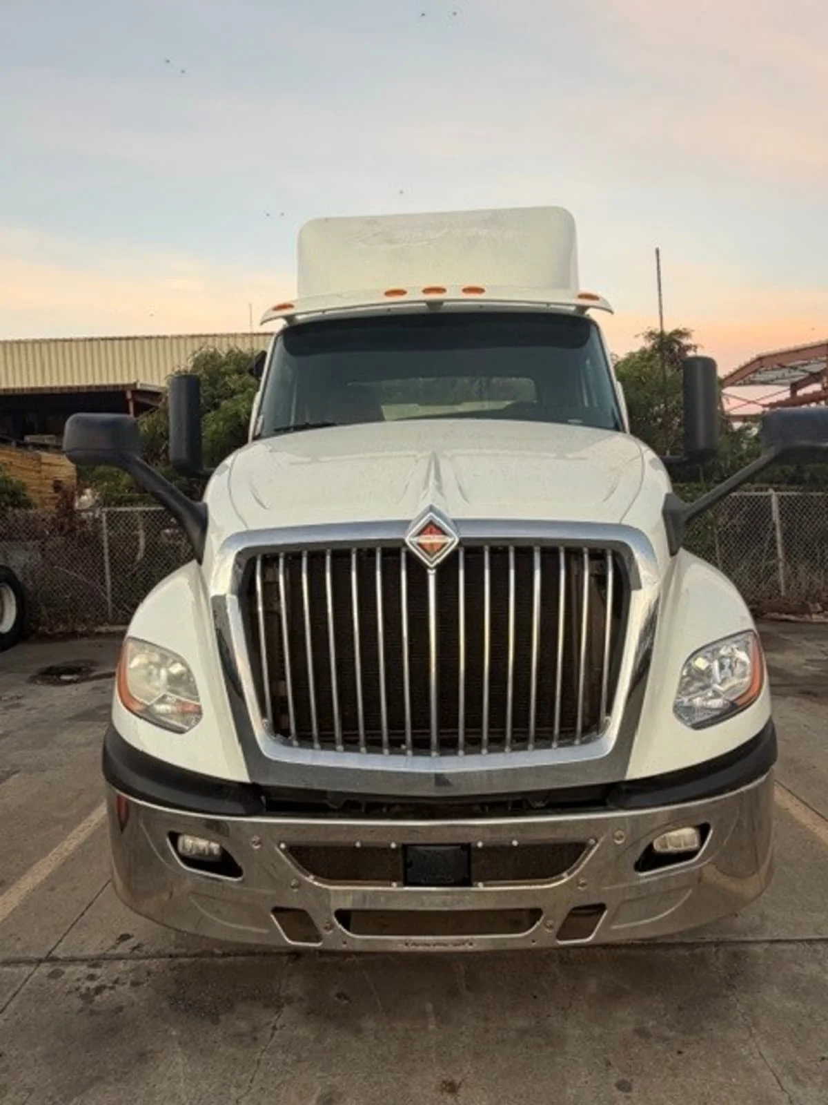 2019 International LT in Kapolei, HI — photo 2