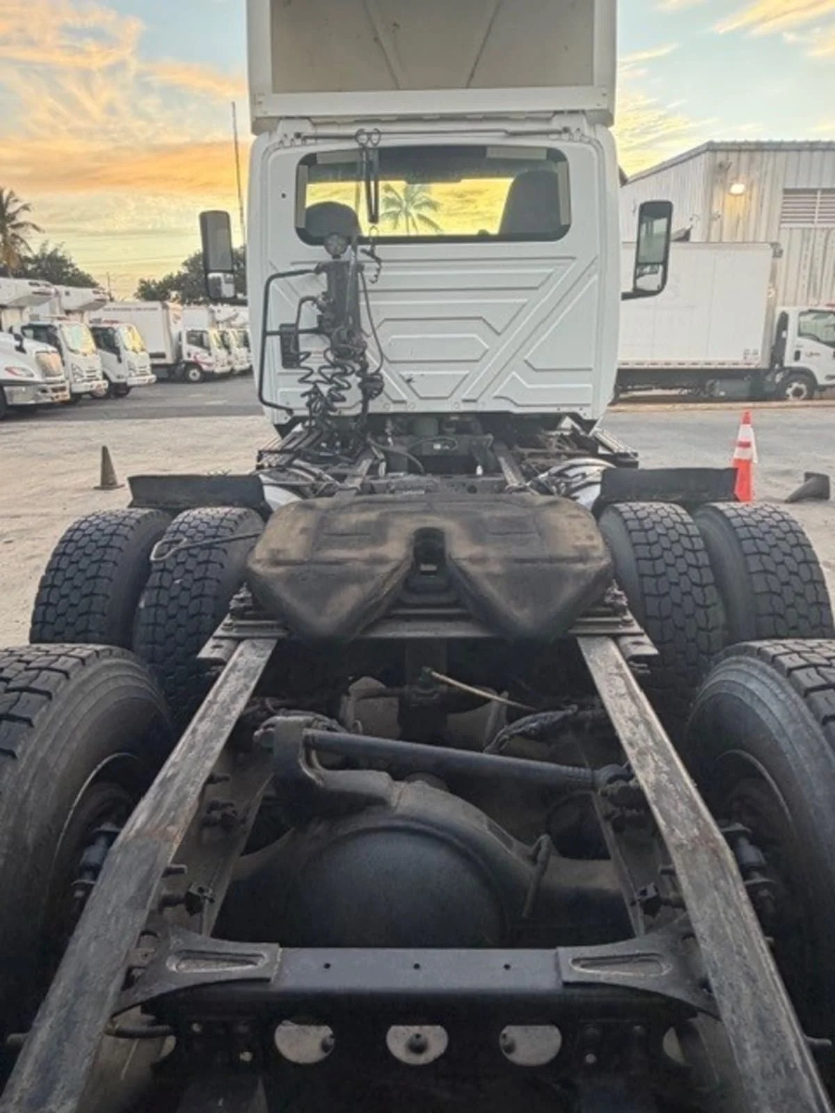 2019 International LT in Kapolei, HI — photo 5