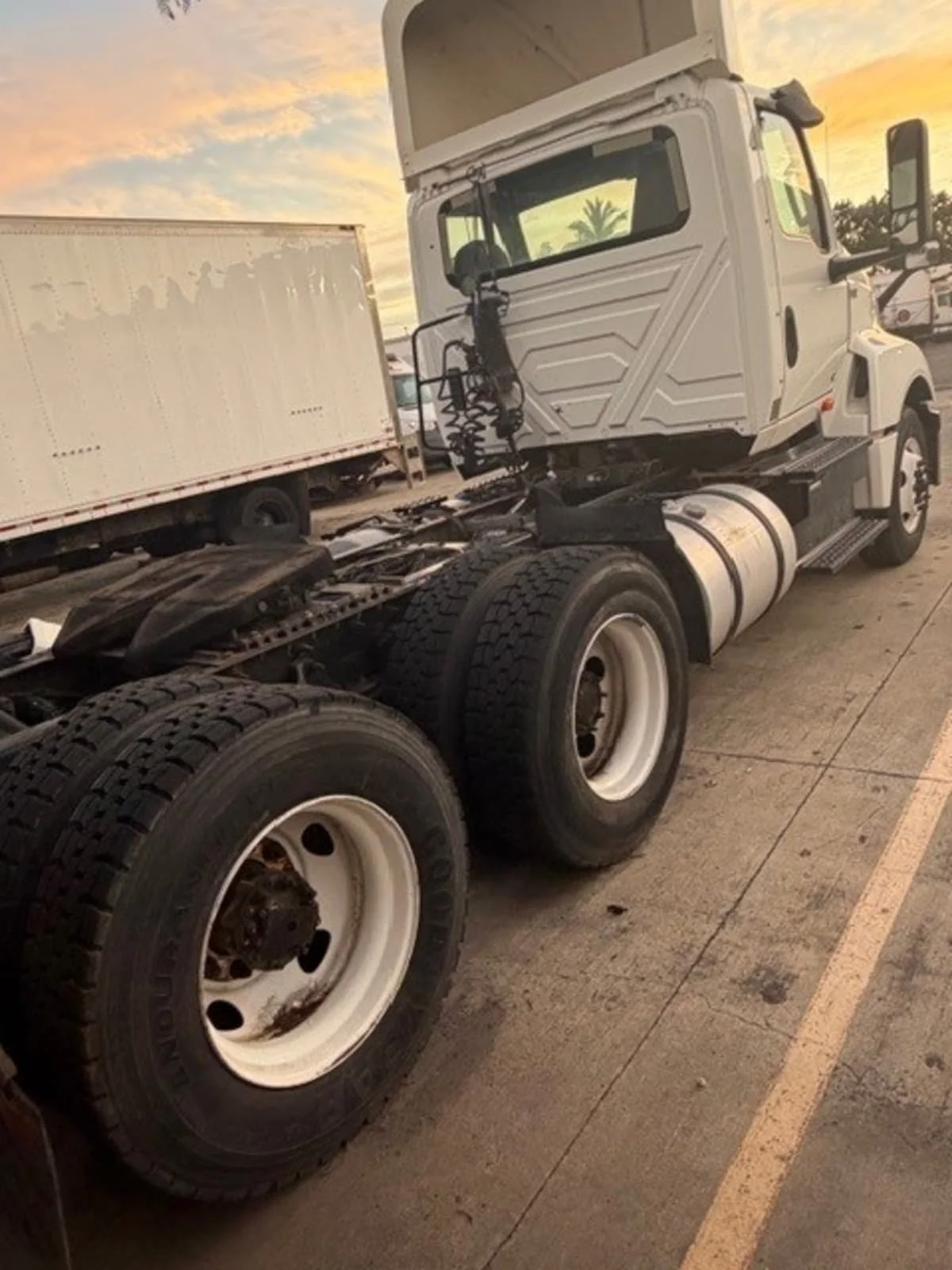 2019 International LT in Kapolei, HI — photo 4