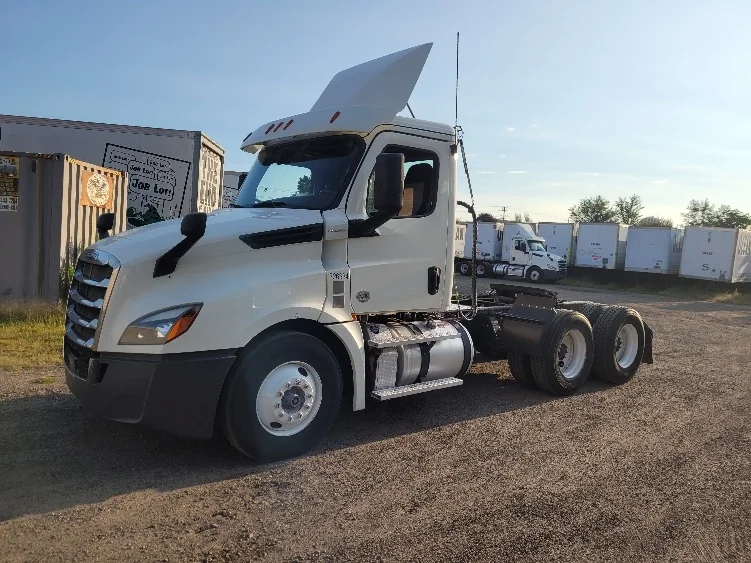 2019 Freightliner Cascadia in New Bedford, MA — photo 3