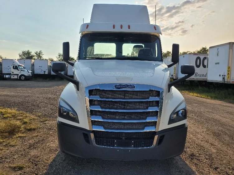 2019 Freightliner Cascadia in New Bedford, MA — photo 2