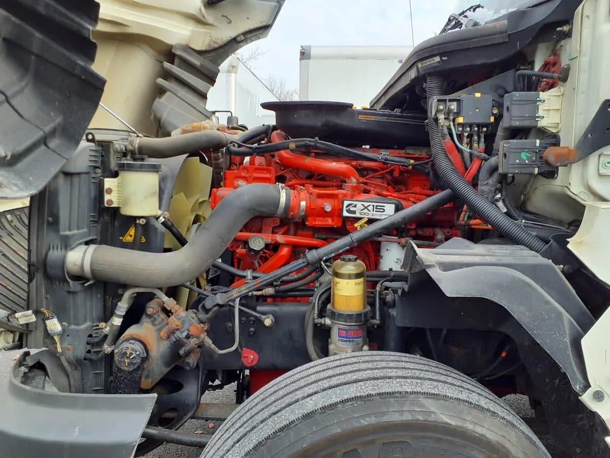 2020 International LT - image 9