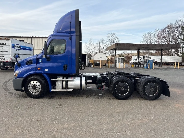 2020 Freightliner Cascadia in Greensboro, NC — photo 4