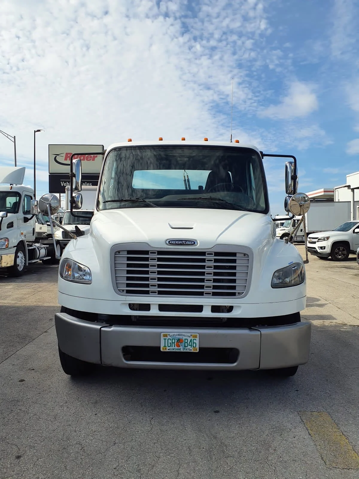 2018 Freightliner M2 106 in Miami, FL — photo 2