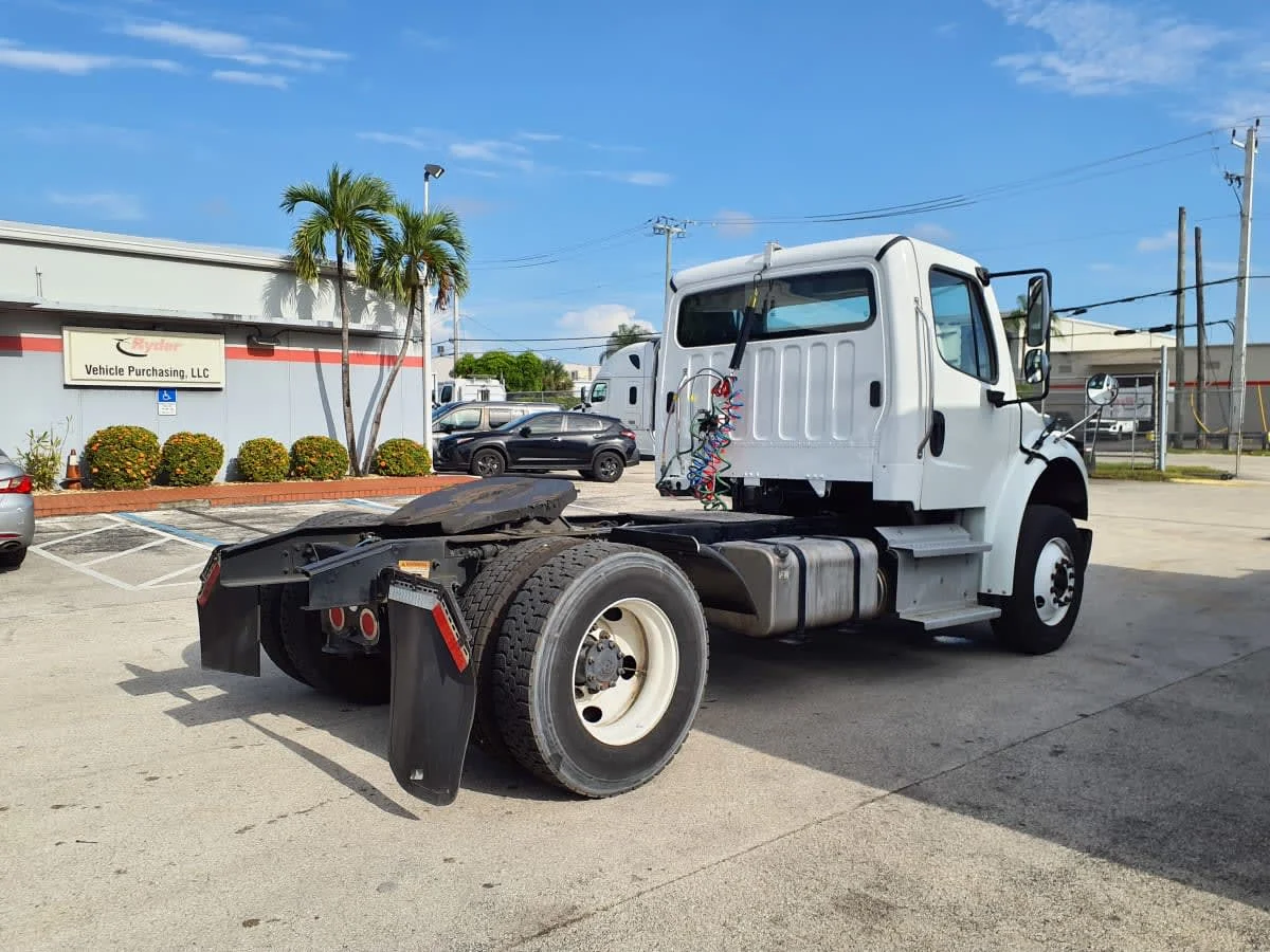 2018 Freightliner M2 106 in Miami, FL — photo 4