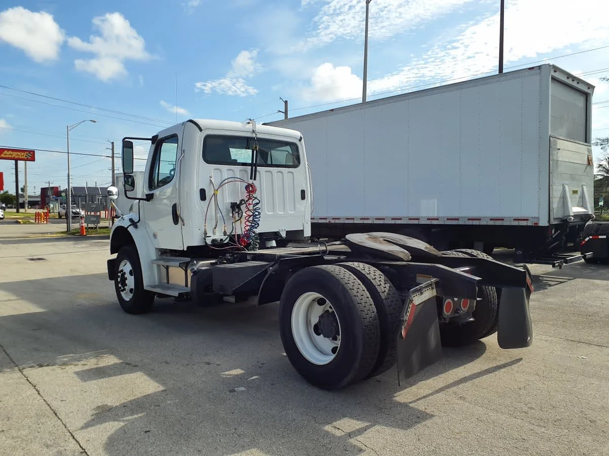 2018 Freightliner M2 106 in Miami, FL — photo 6