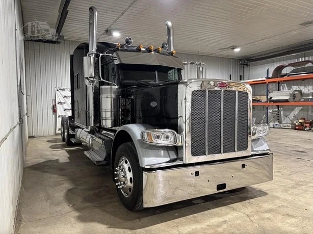 2019 Peterbilt 389 - image 2