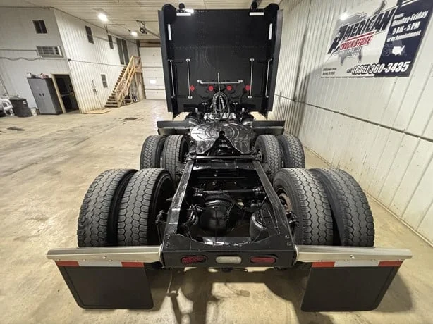2019 Peterbilt 389 - image 7