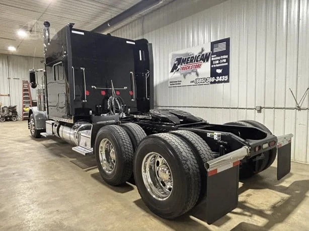2019 Peterbilt 389 - image 5