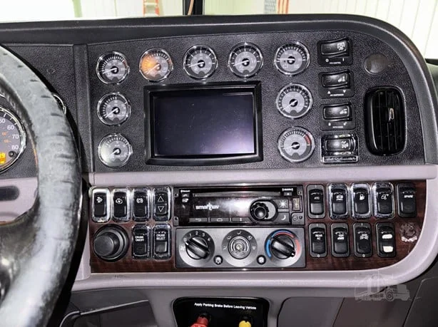 2019 Peterbilt 389 - image 18