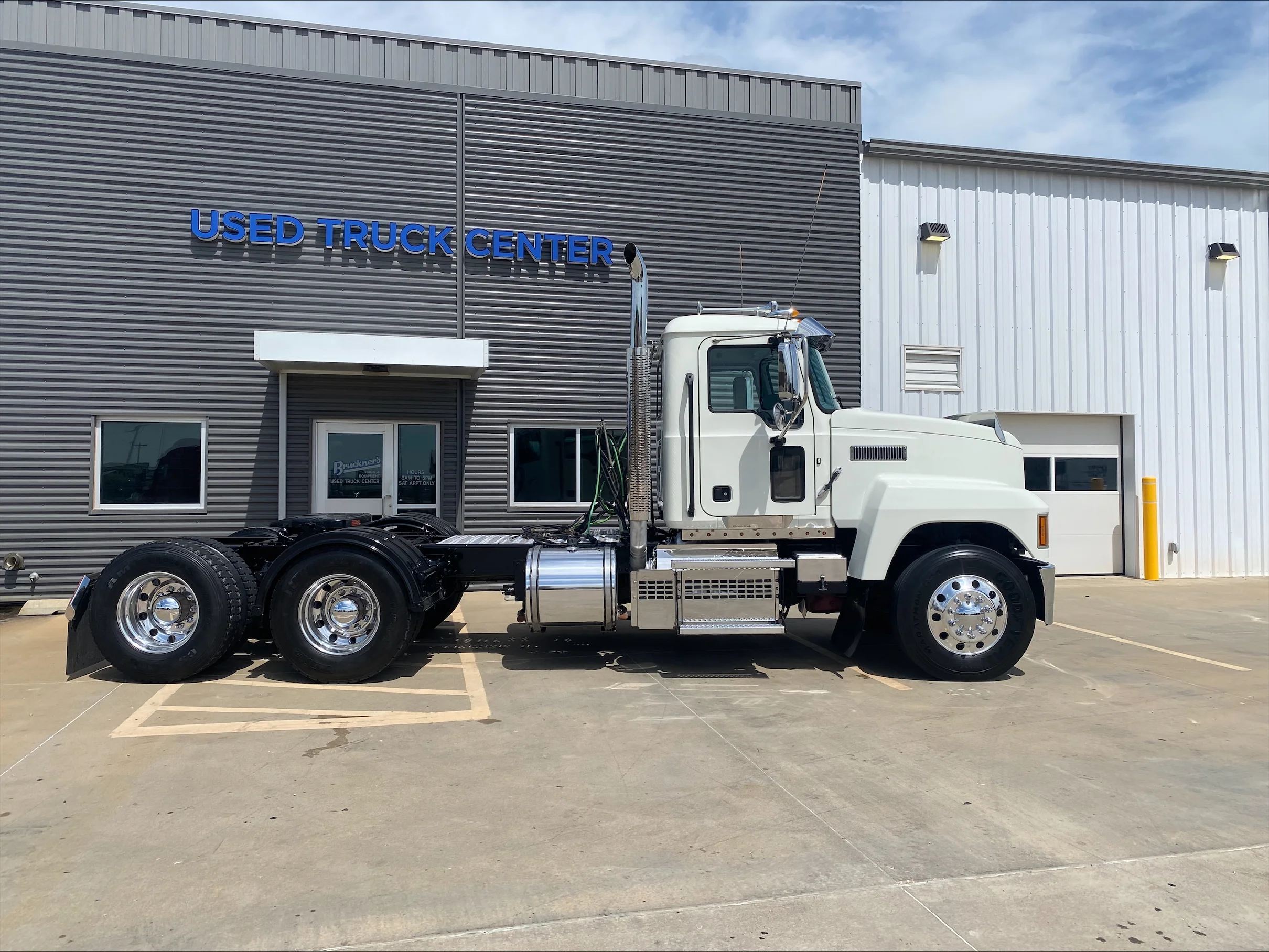 2021 Mack Pinnacle in Tulsa, OK — photo 4