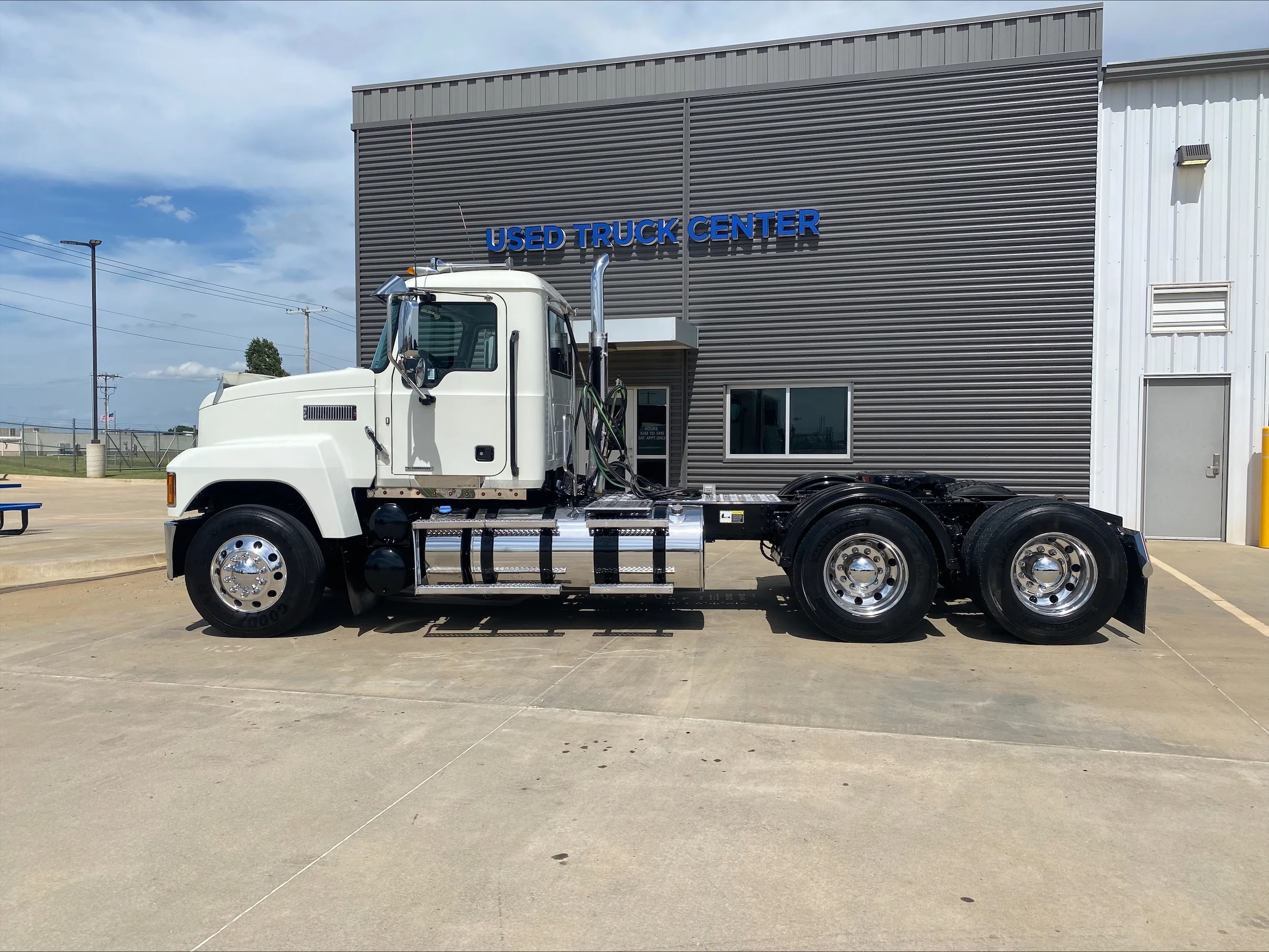 2021 Mack Pinnacle in Tulsa, OK — photo 8