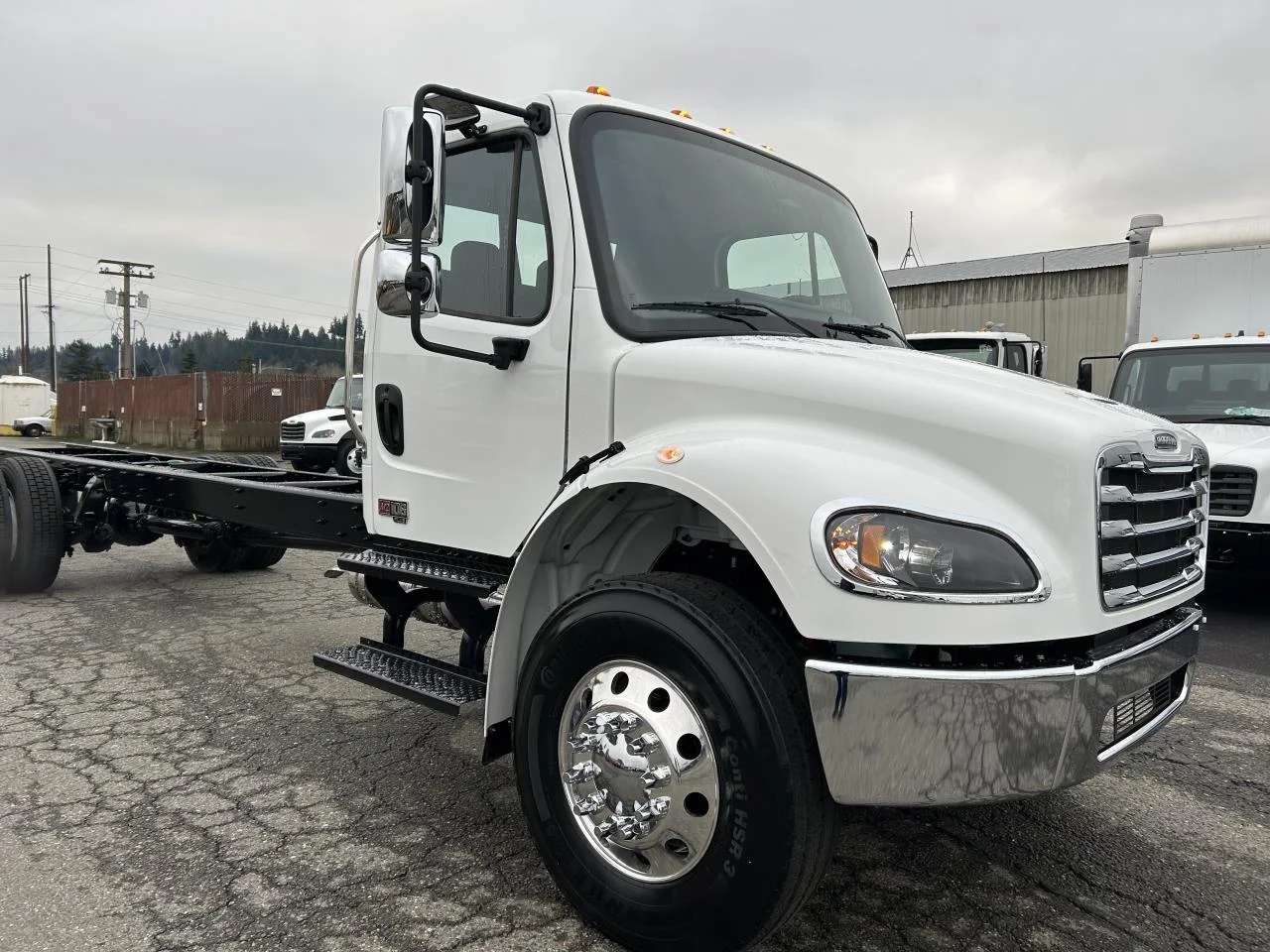 2025 Freightliner M2 106 - image 4