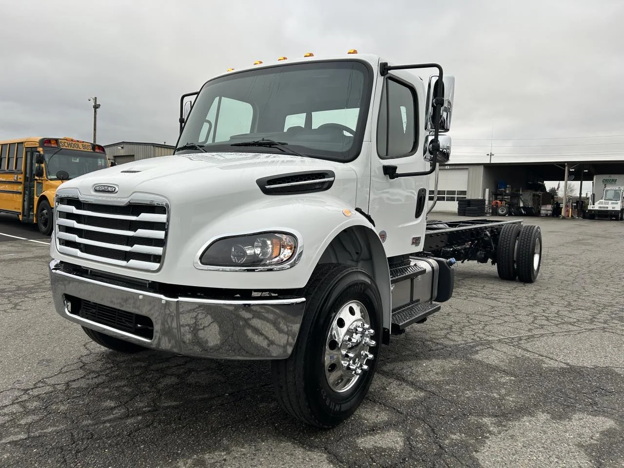 2025 Freightliner M2 106 - image 1