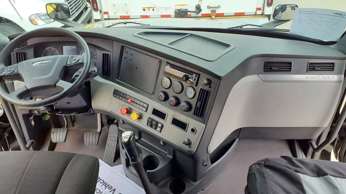 2021 Freightliner Cascadia in Bolingbrook, IL — photo 7