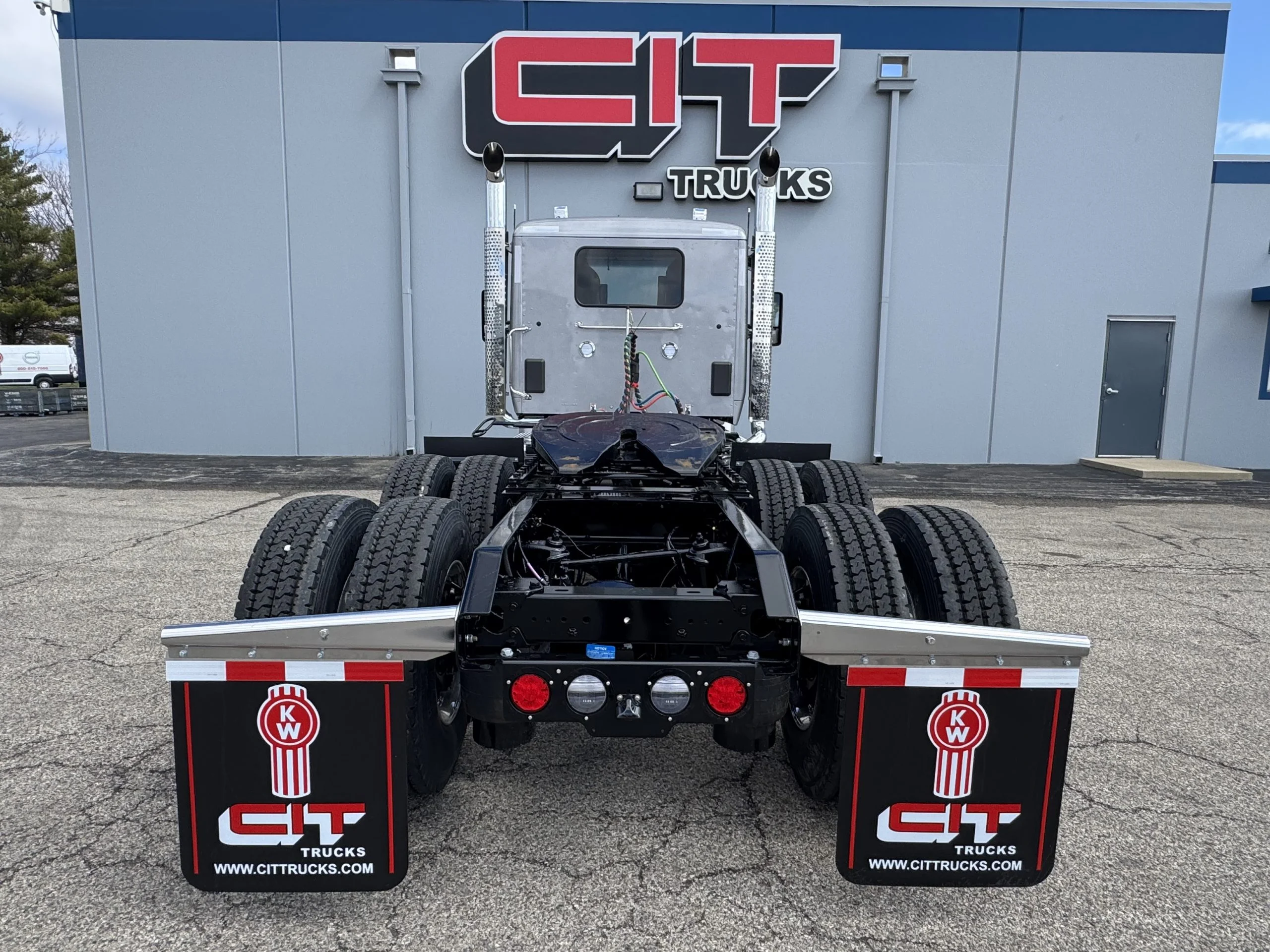 2027 Kenworth W990 in Champaign, IL — photo 5