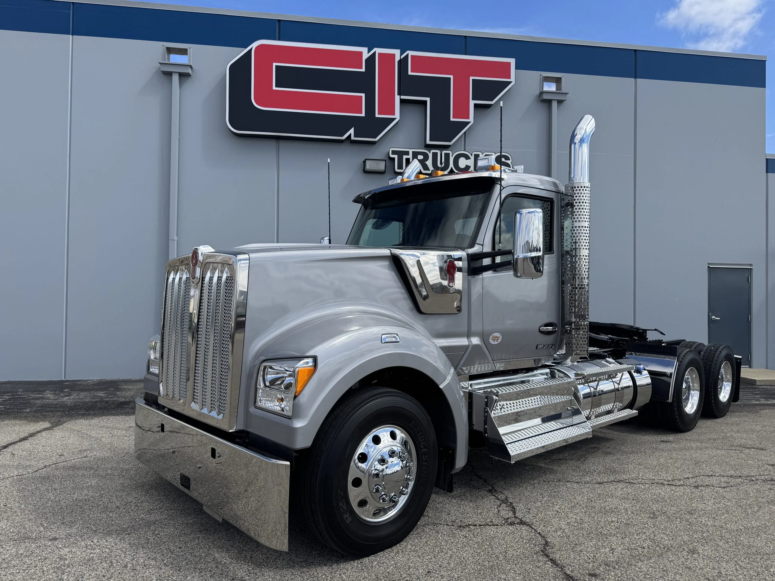 2027 Kenworth W990 in Champaign, IL