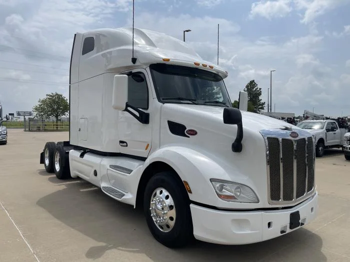 2022 Peterbilt 579 - image 4