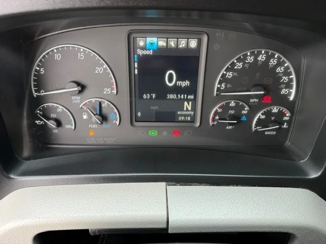 2022 Freightliner Cascadia - image 5