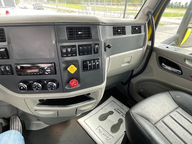 2021 Peterbilt 579 in Lima, OH — photo 15
