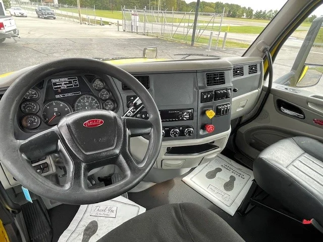 2021 Peterbilt 579 in Lima, OH — photo 11