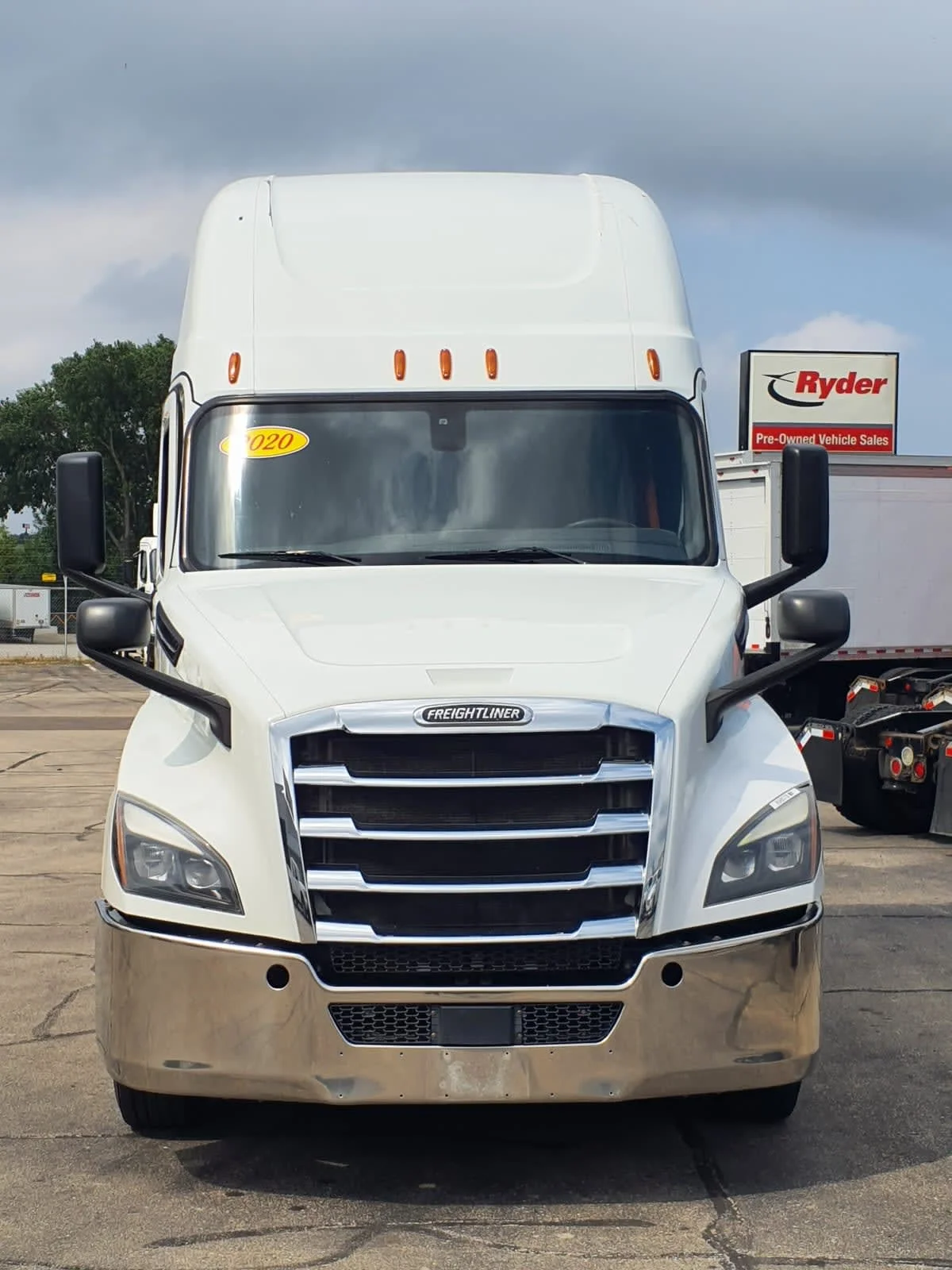 2020 Freightliner Cascadia in Oak Creek, WI — photo 2