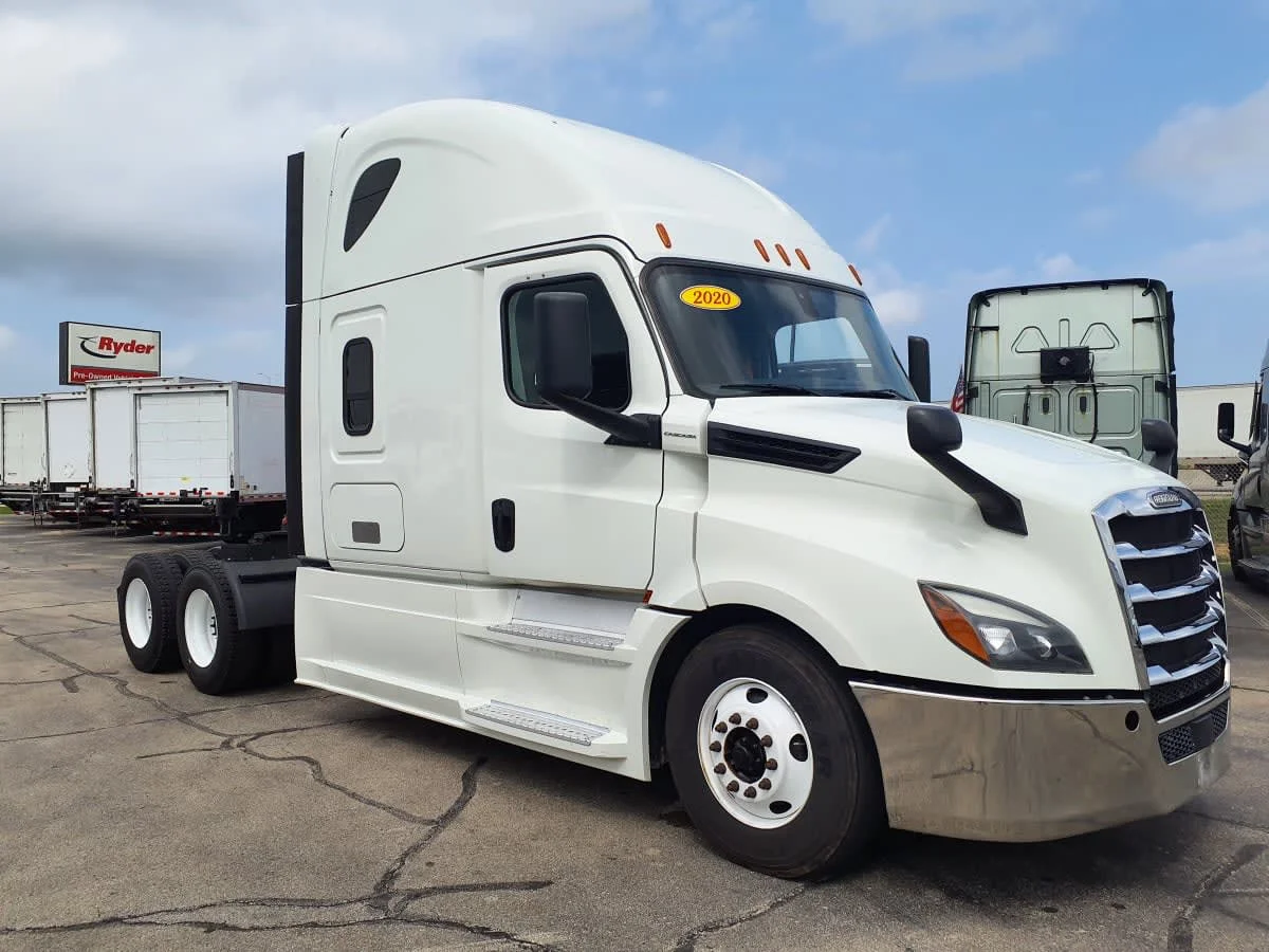 2020 Freightliner Cascadia in Oak Creek, WI — photo 3
