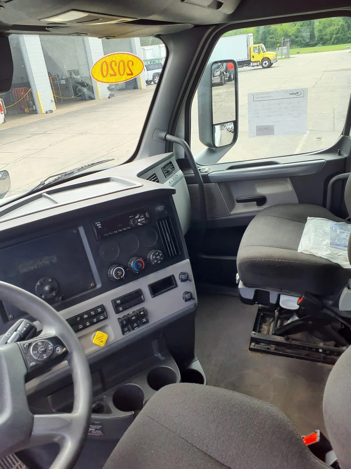 2020 Freightliner Cascadia in Oak Creek, WI — photo 7