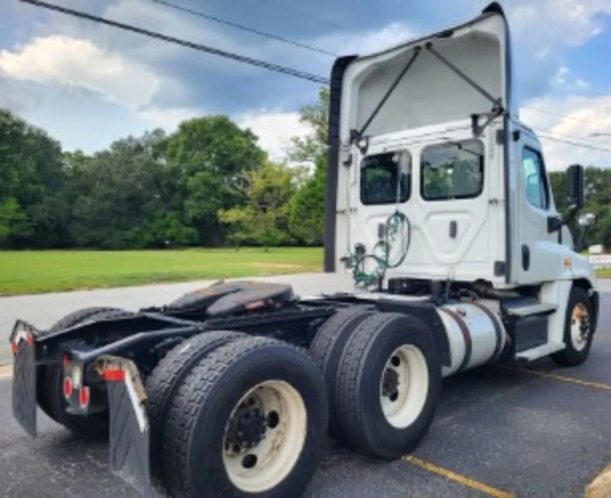 2019 Freightliner Cascadia in Atlanta, GA — photo 4