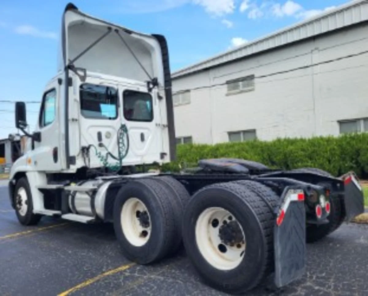 2019 Freightliner Cascadia in Atlanta, GA — photo 6