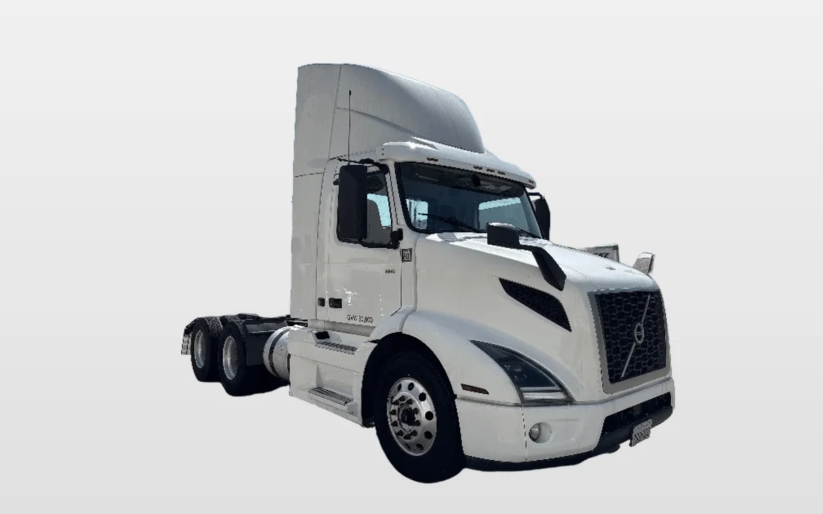2020 Volvo VNR 640 - image 1
