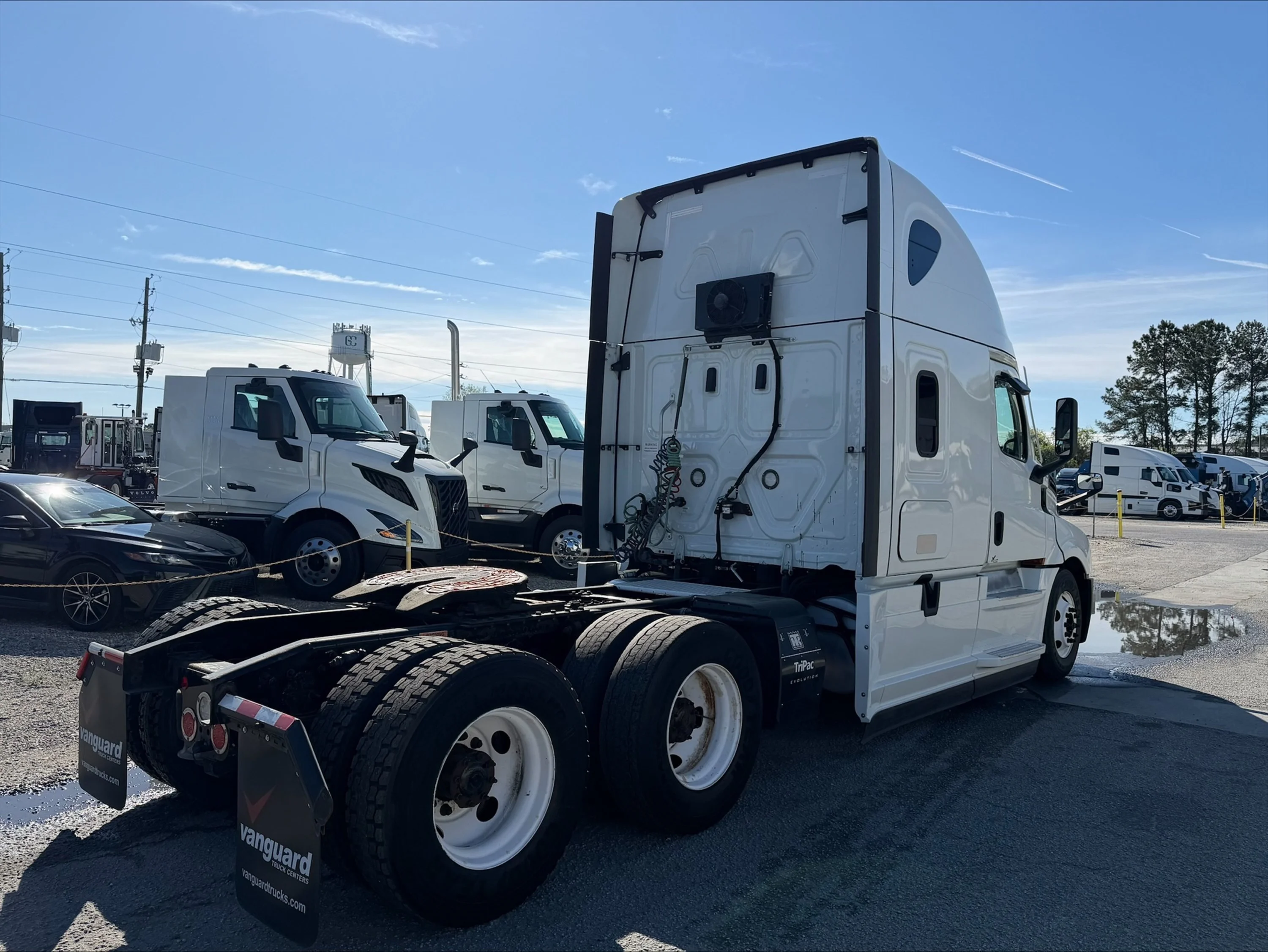 2021 Freightliner Cascadia - image 5