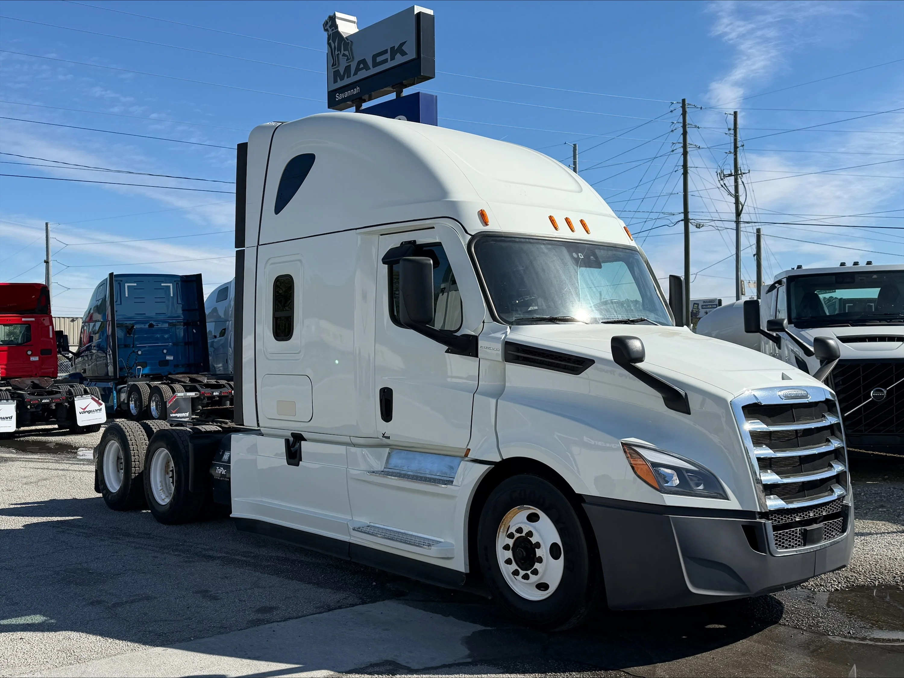 2021 Freightliner Cascadia - image 7
