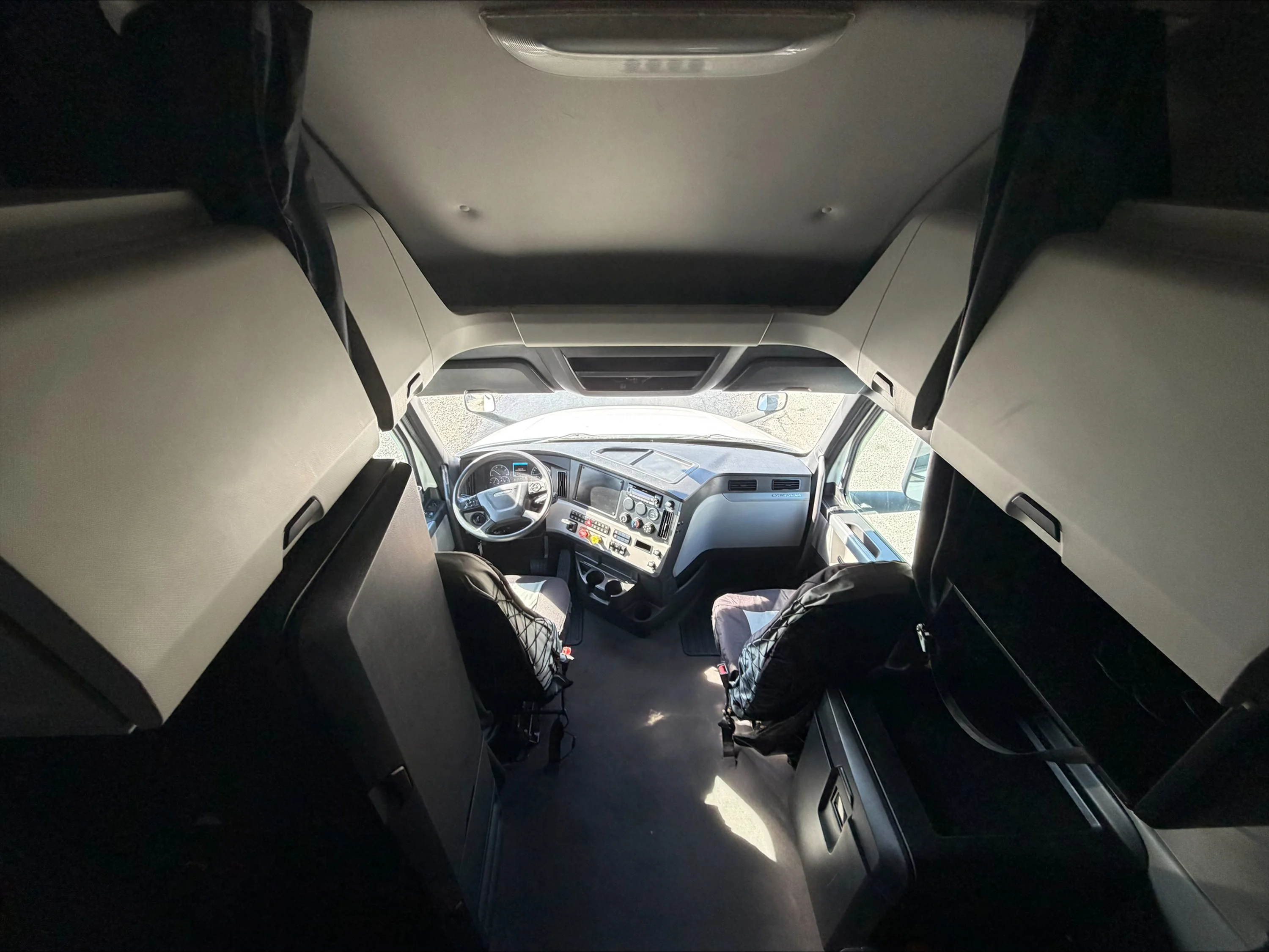 2021 Freightliner Cascadia - image 11