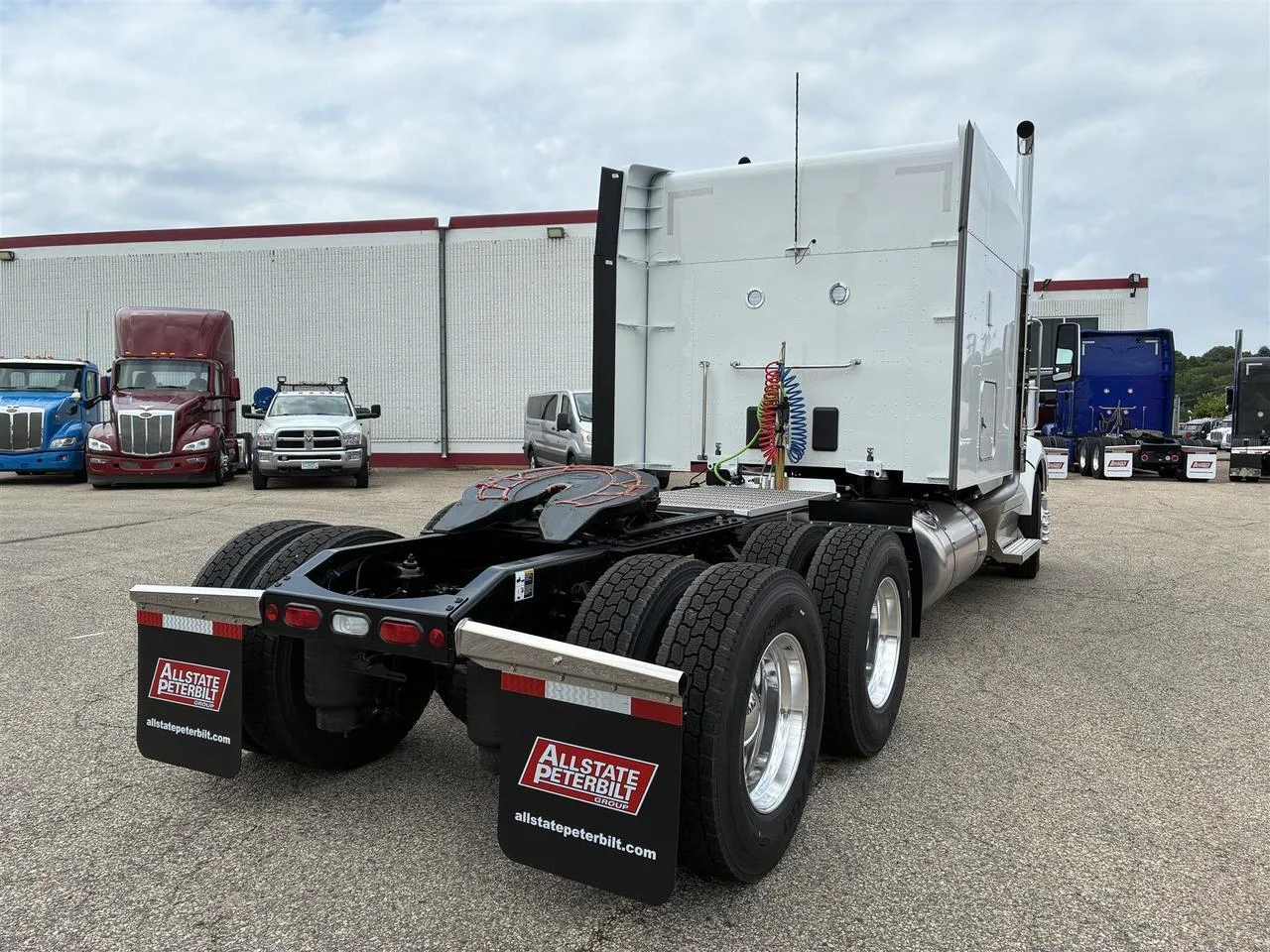 2027 Peterbilt 579 in South St. Paul, MN — photo 5