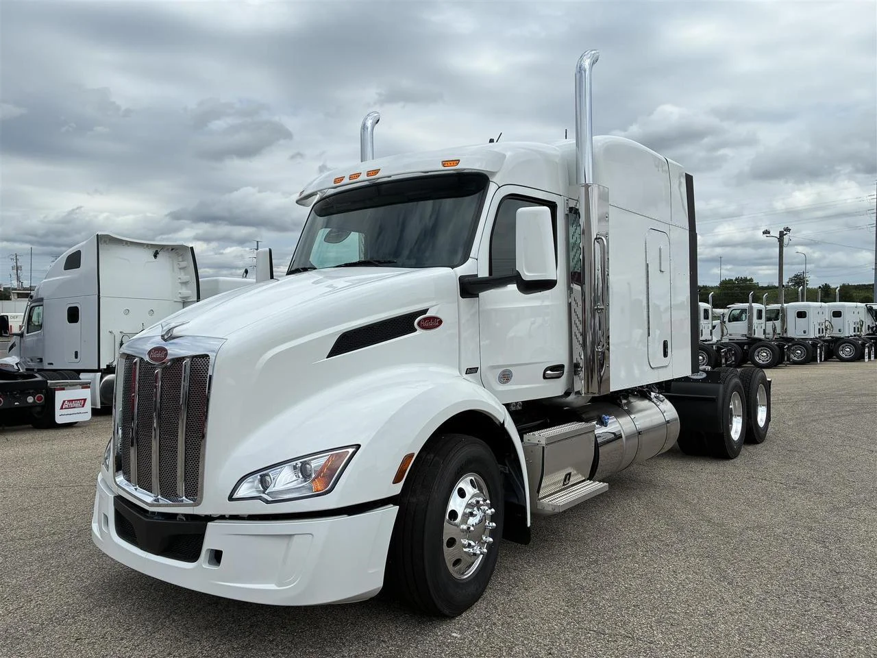 2027 Peterbilt 579 in South St. Paul, MN — photo 12