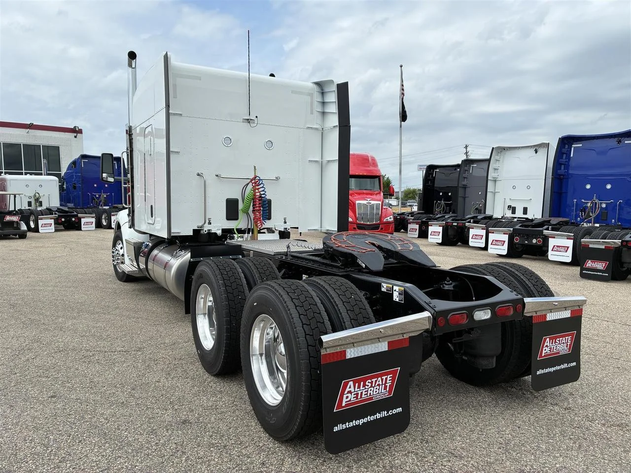 2027 Peterbilt 579 in South St. Paul, MN — photo 3