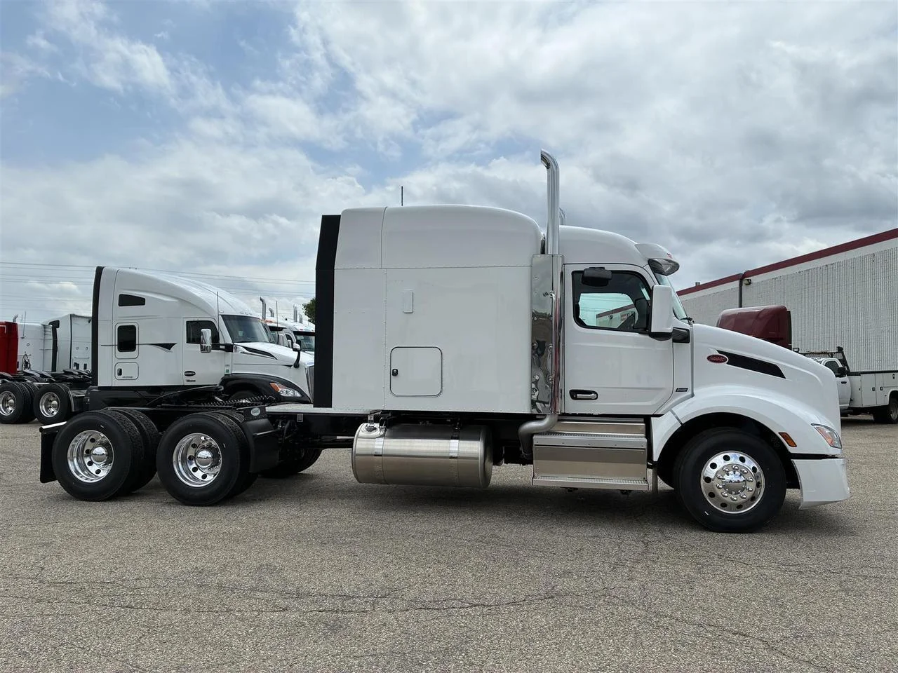 2027 Peterbilt 579 in South St. Paul, MN — photo 6