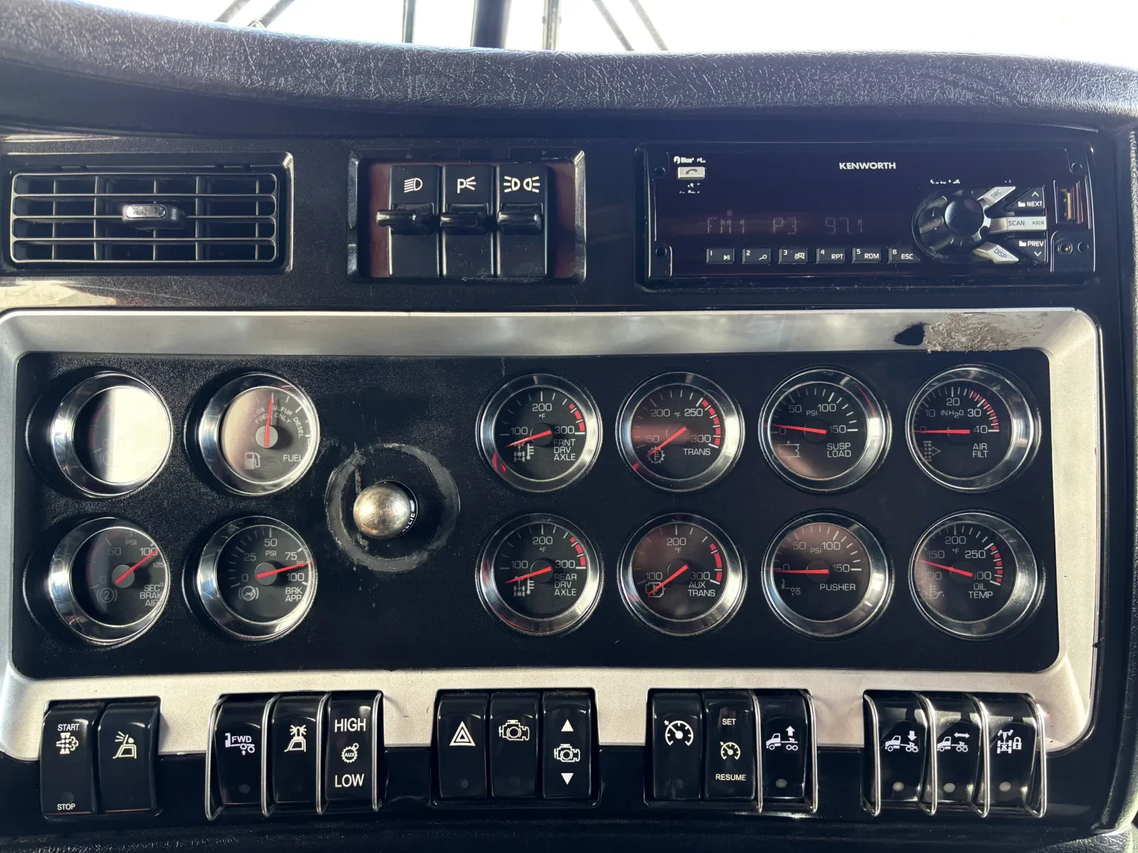 2016 Kenworth T800 - image 18