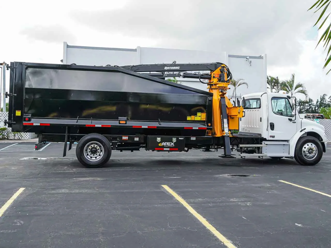 2025 Freightliner M2 106 — photo 6