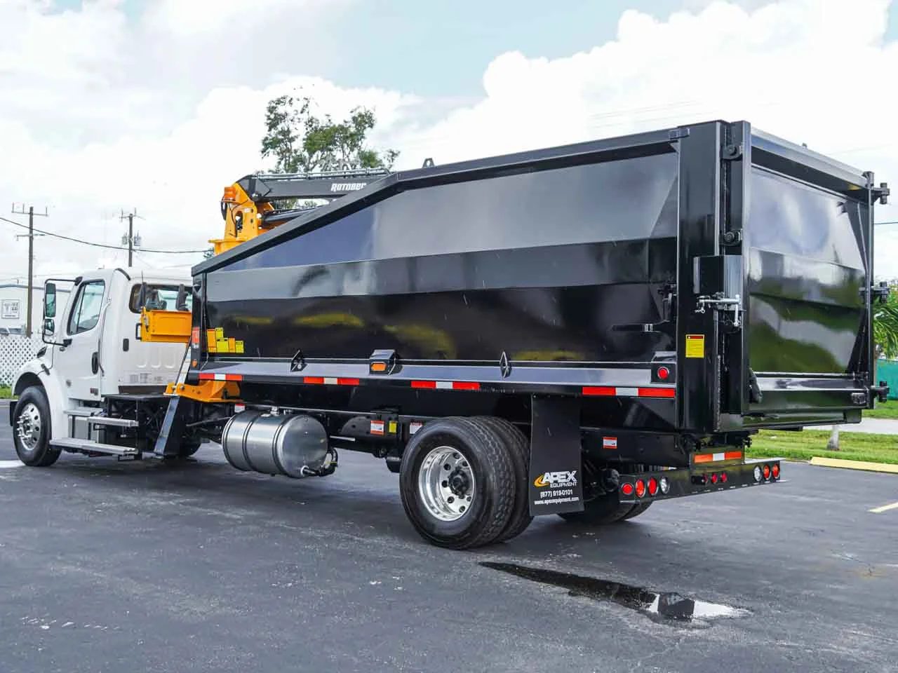 2025 Freightliner M2 106 — photo 5